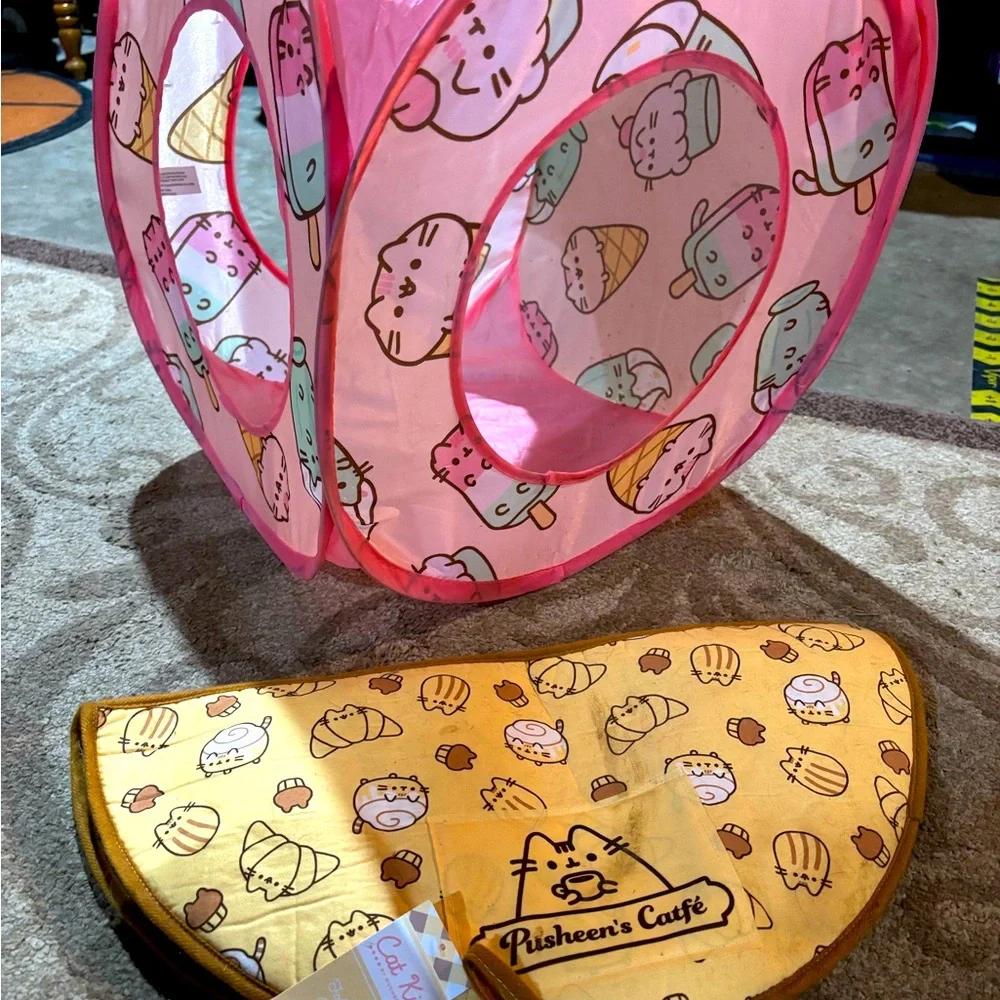 Pusheen cat bed and cube